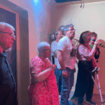 Photographie d'une soirée karaoké