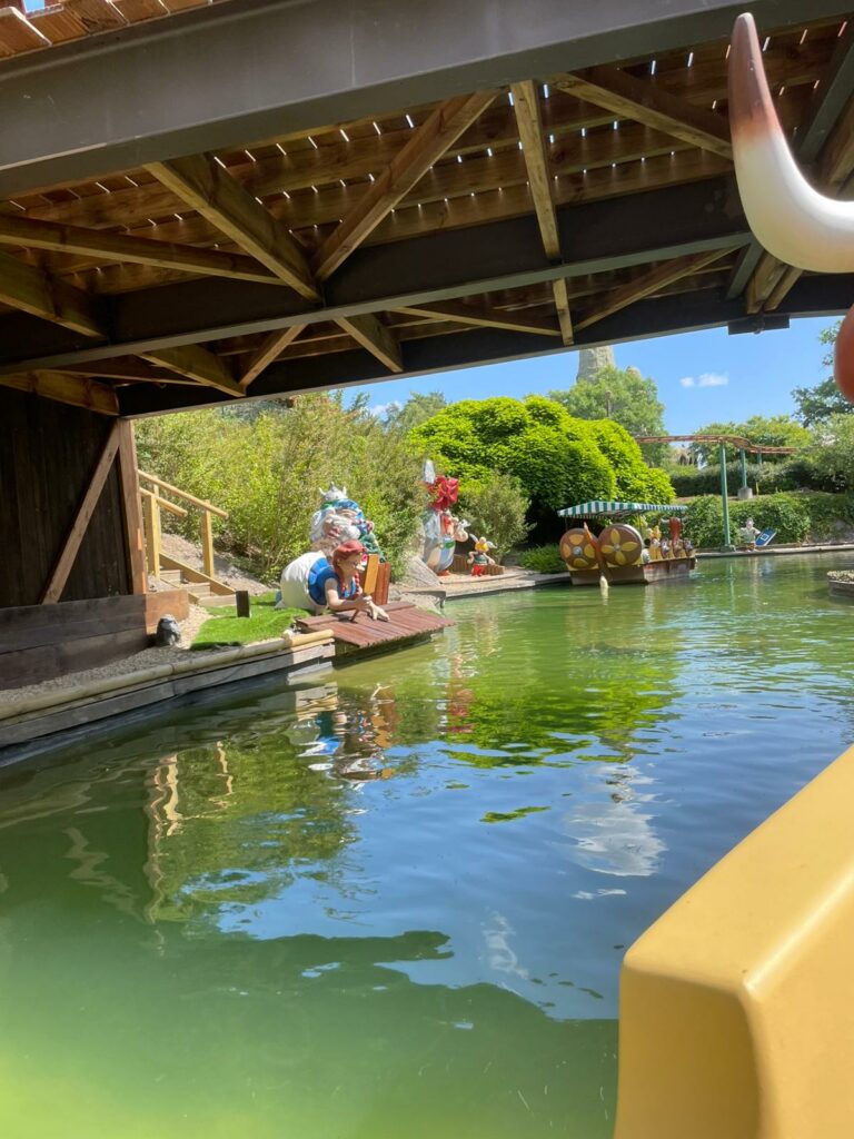 rivière du parc astérix