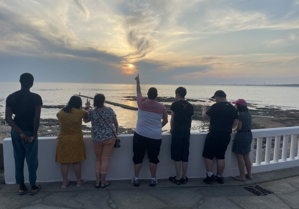 photo de groupe de dos d'un séjour en vendée
