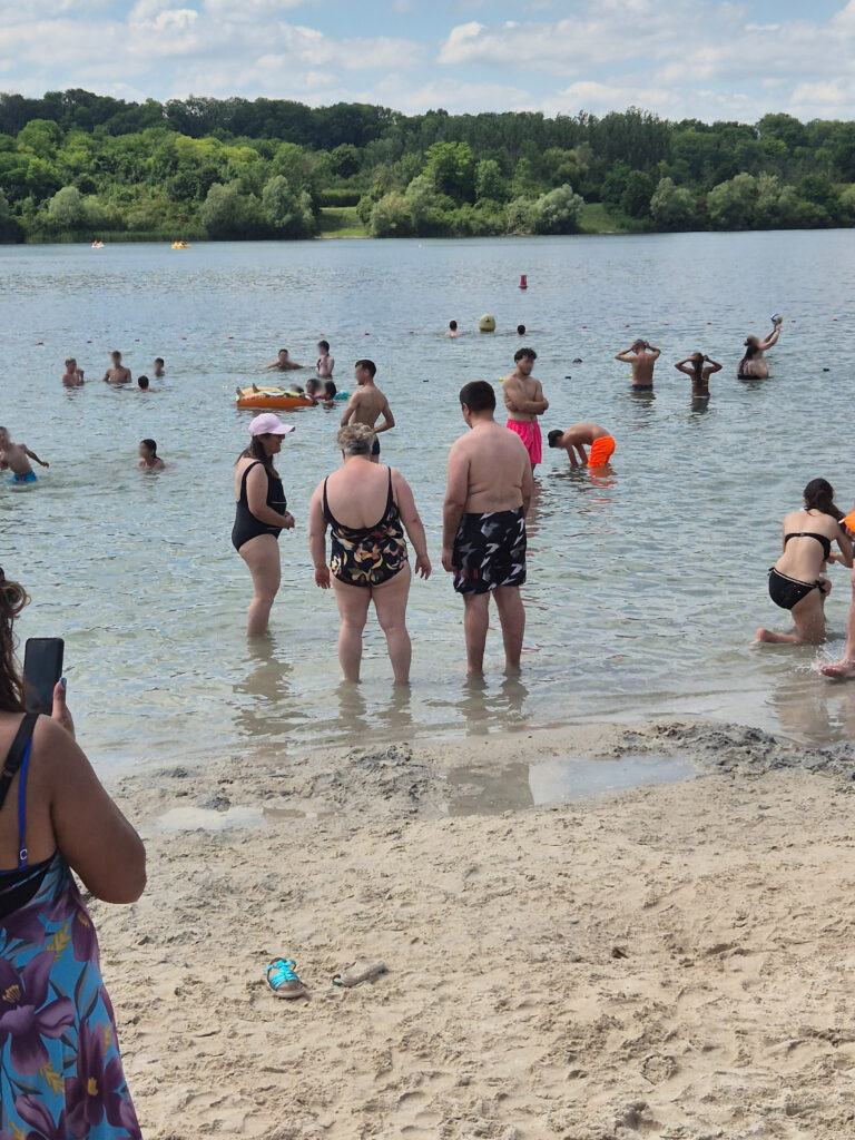 photo de groupe dans l'eau