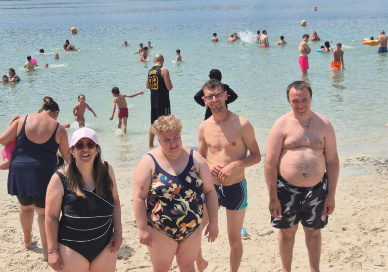 photo de groupe à la base de loisirs