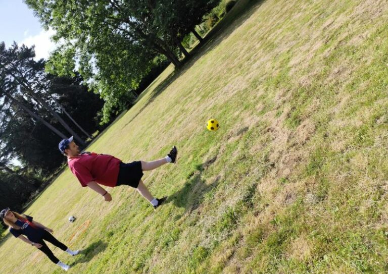 photo d'une PA qui lance un ballon