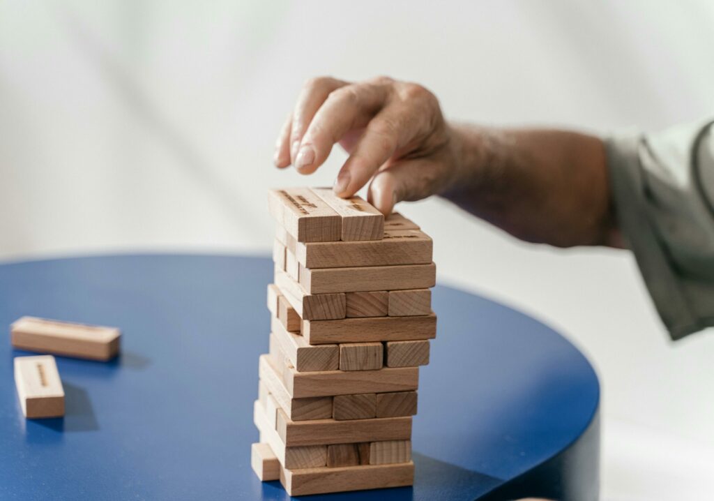 pile jeux en bois illustrant la soirée jeux au colisée de meaux