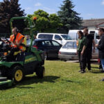 démonstration de l'atelier espace vert lors des portes ouvertes de l'ESAT