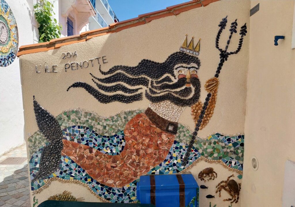 Fresque murale en coquillage en Vendée