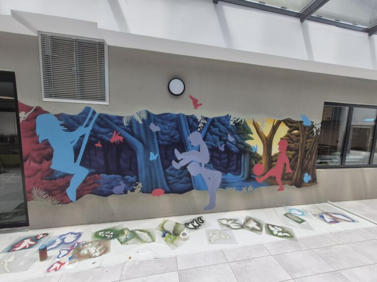 Pochoir ayant servi à créer la fresque murale