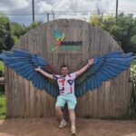 photo d'une personne sur une animation de parrot world