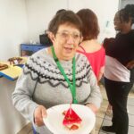 photo d'une personne présentant son gateau