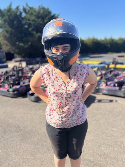 photo d'une personne avec un casque de kart
