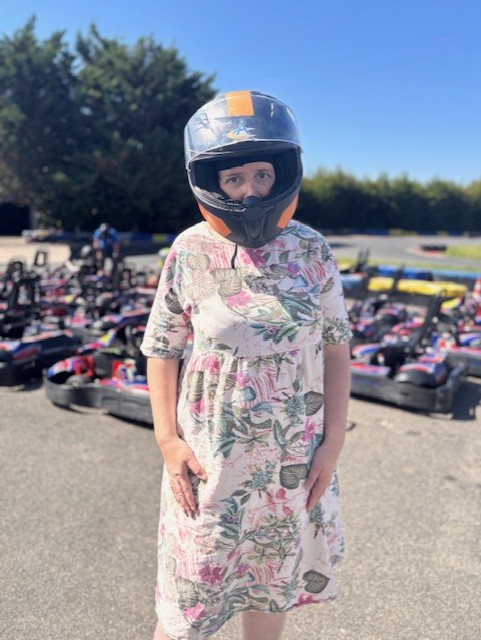 photo d'une personne avec un casque de kart